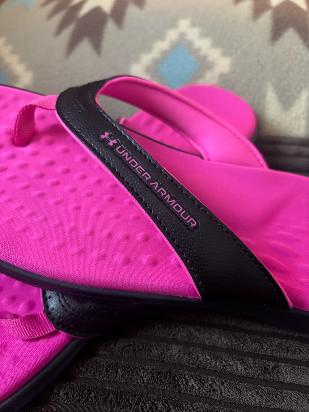 Under Armour Women’s Hot Pink and Black Flip Flops - Picture 5 of 7